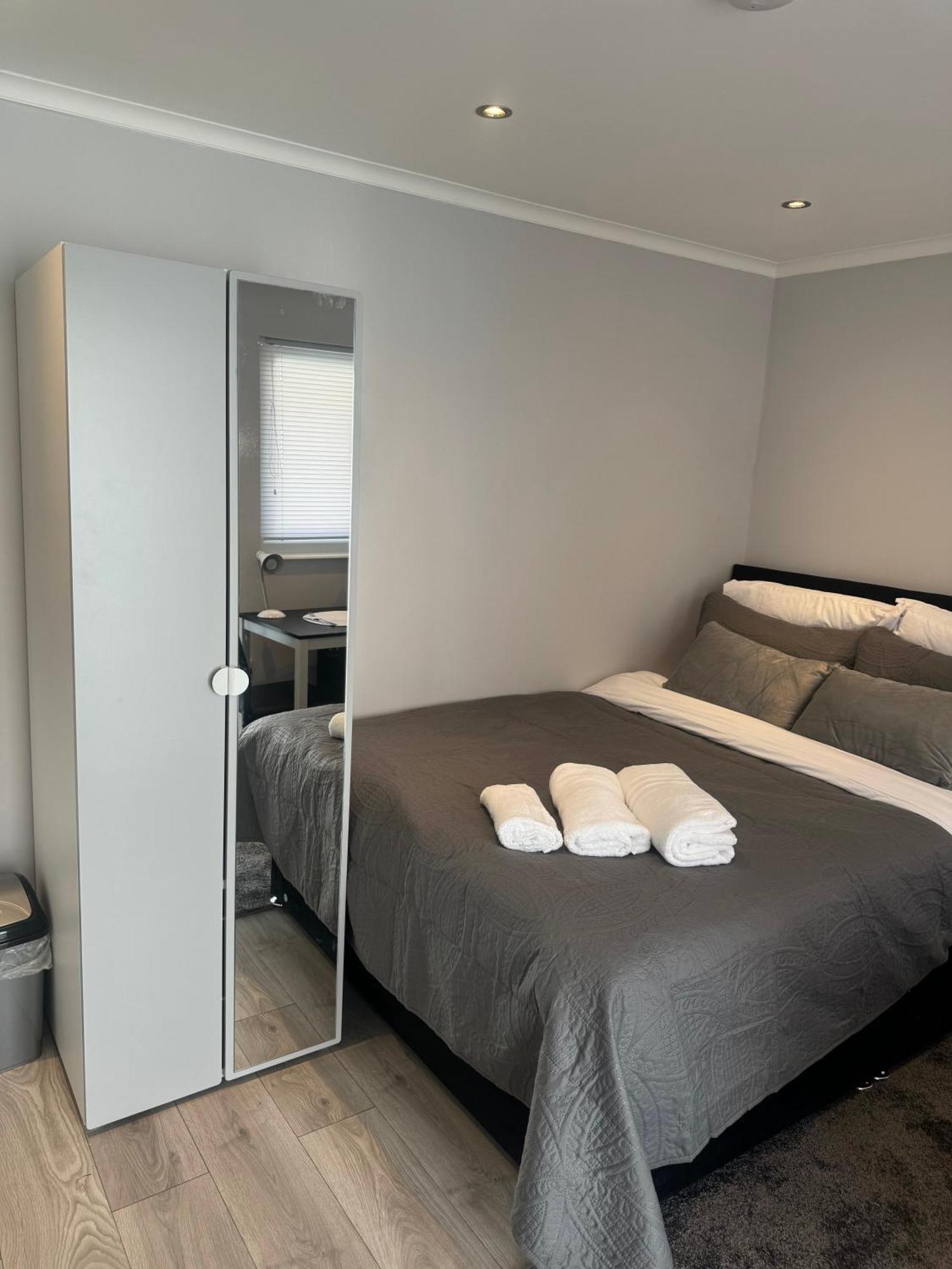 Cozy Cabin London Bagian luar foto