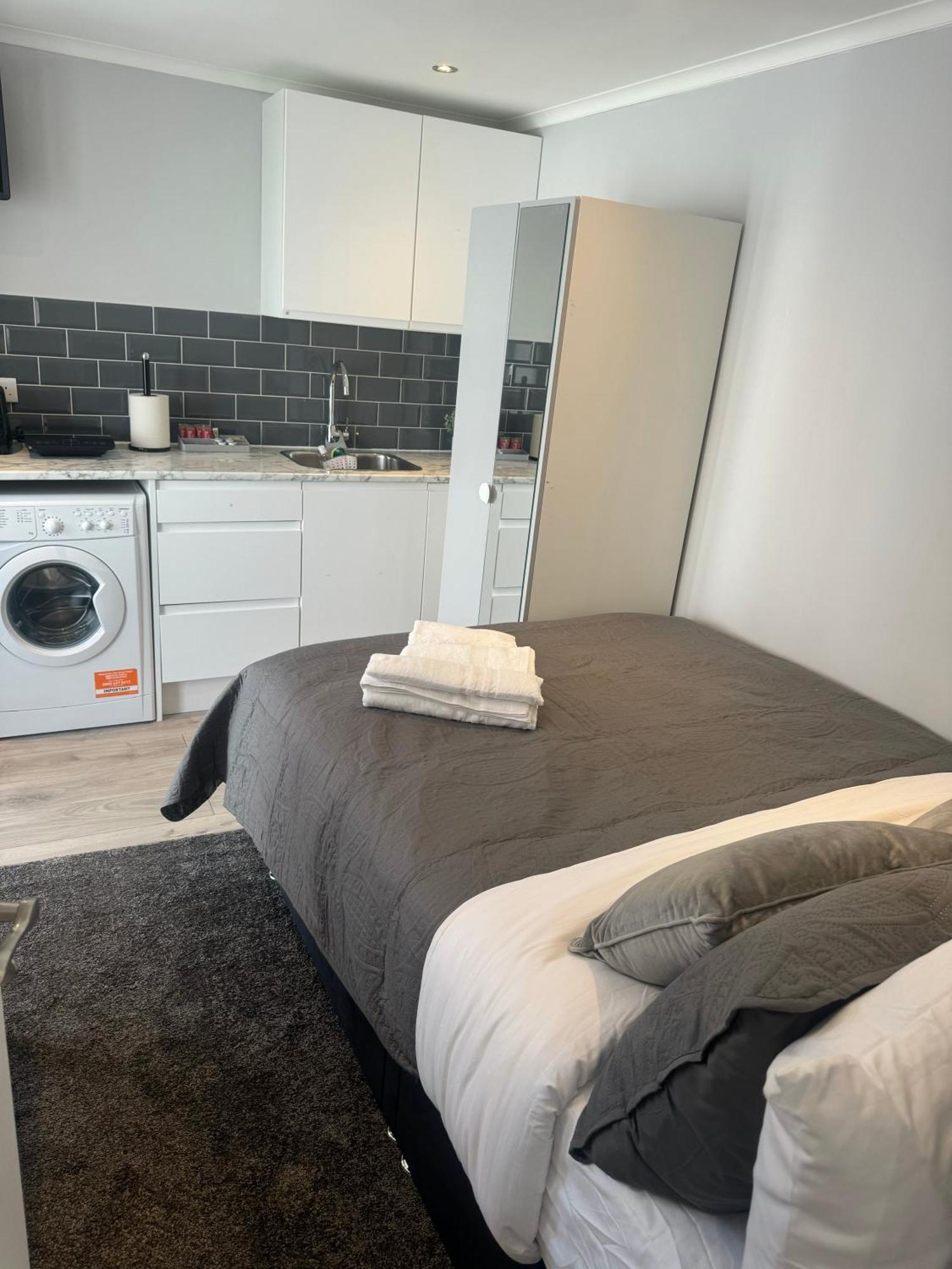 Cozy Cabin London Bagian luar foto