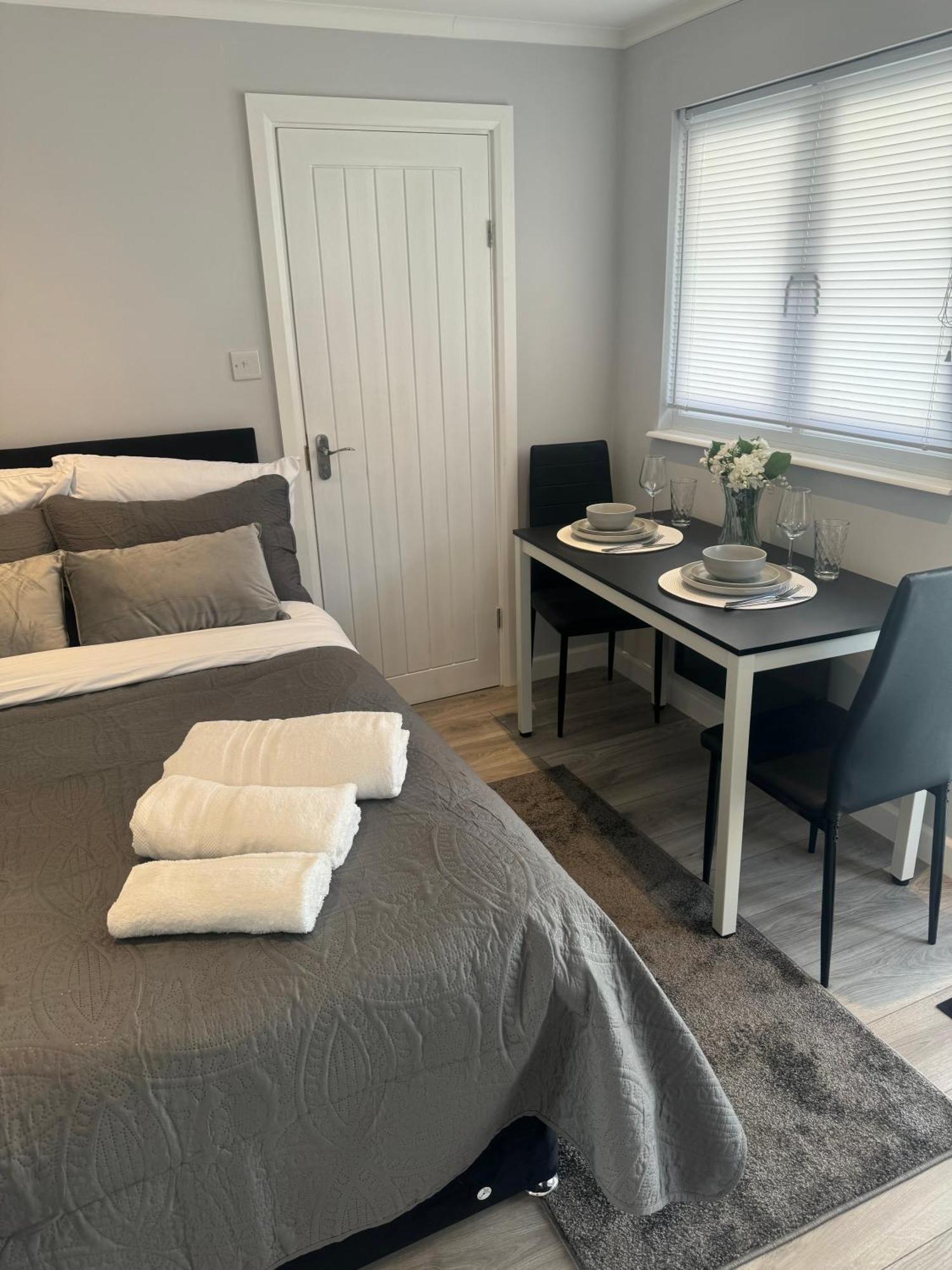 Cozy Cabin London Bagian luar foto