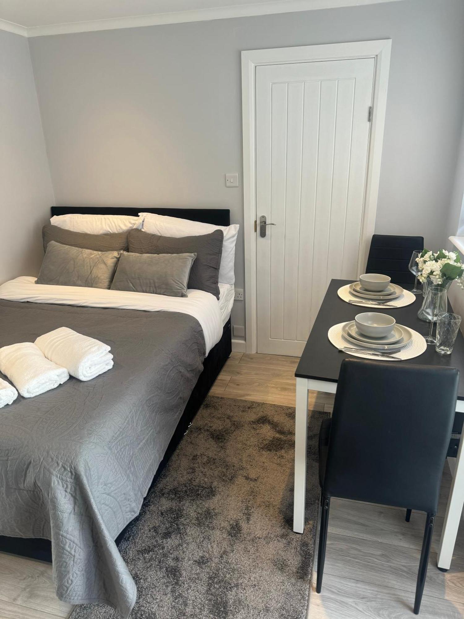 Cozy Cabin London Bagian luar foto